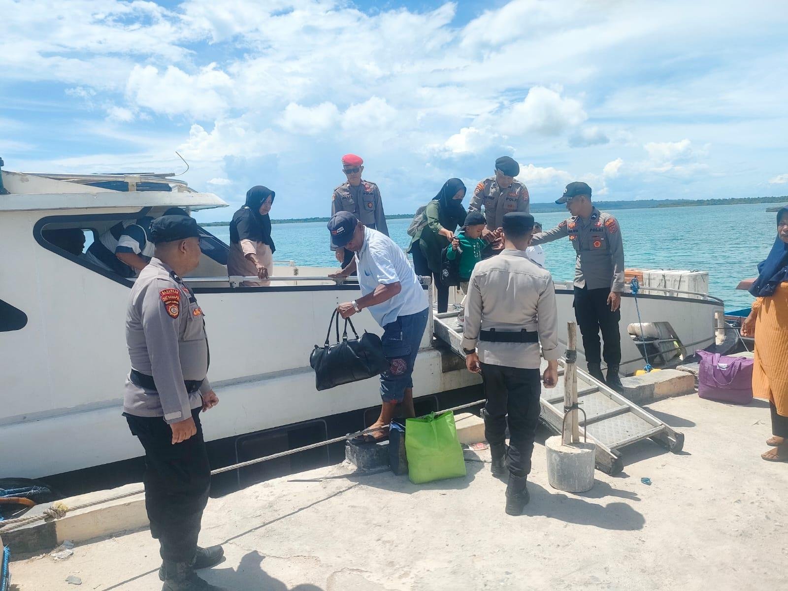 Polsek Wangi-Wangi Selatan Gelar Patroli Operasi Lilin Anoa 2025, Situasi Pelabuhan Patinggu Kondusif