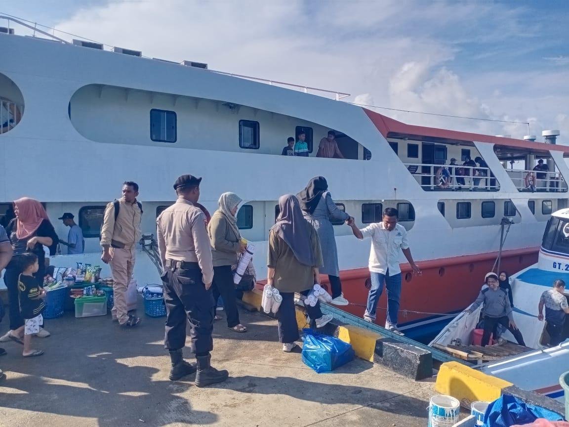Polres Wakatobi Pengamanan Keberangkatan KM Batam Jet 5 dalam Operasi Lilin Anoa 2025
