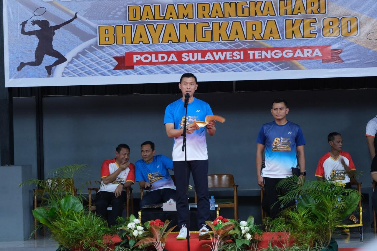 Kapolda Sultra Resmi Buka Turnamen Bulutangkis Dalam Rangka Hari Bhayangkara ke-80