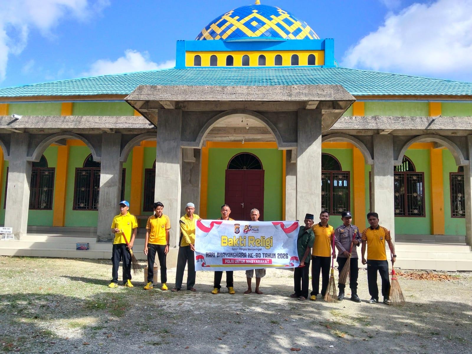 Sambut HUT Bhayangkara ke-80, Polsek Kaledupa Gelar Bakti Religi di Masjid Fastabiqul Khairat