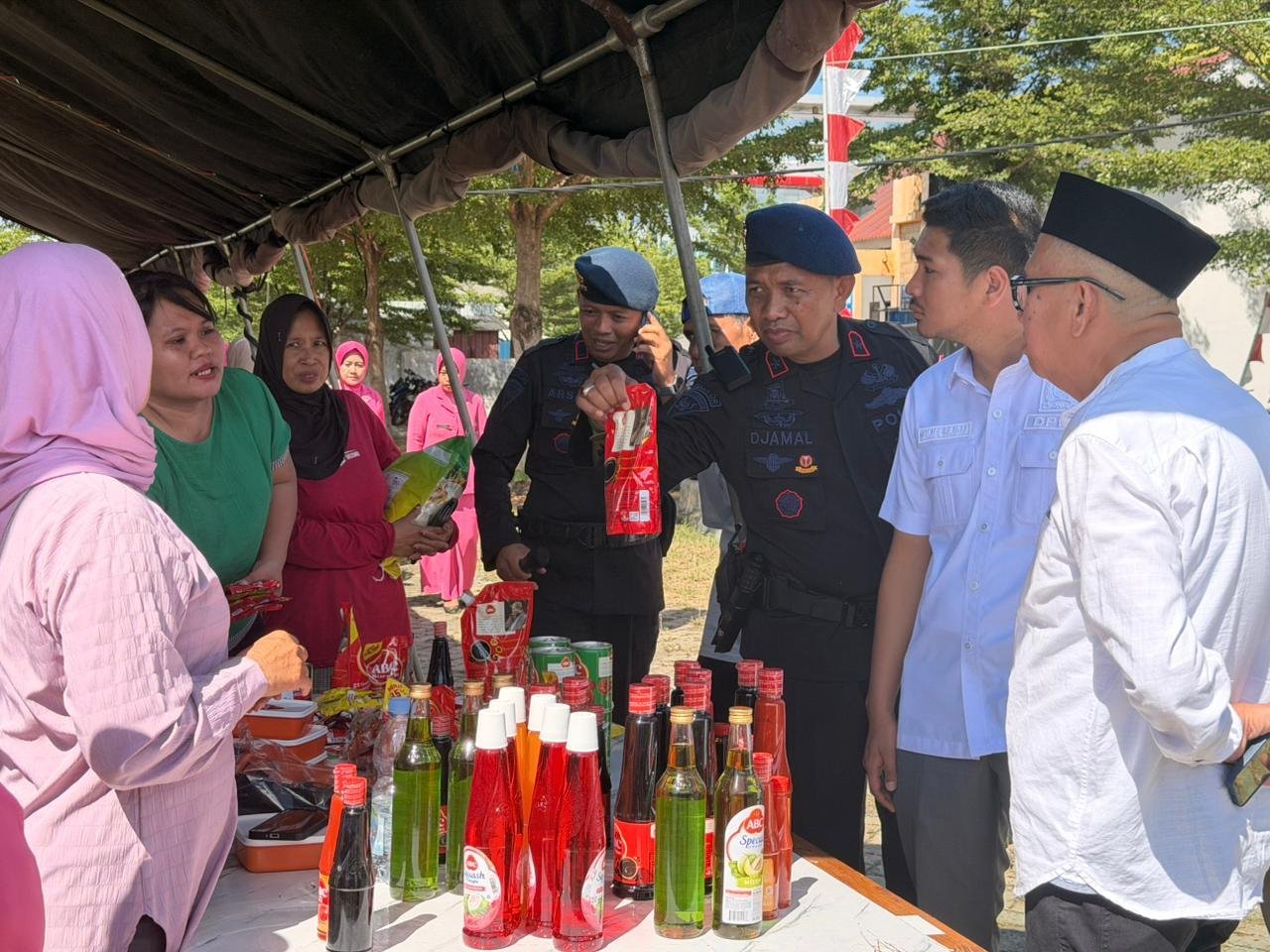 Batalyon C Pelopor Satbrimob Polda Sultra Sukses Gelar Pasar Rakyat Dalam Rangka Hari Bhayangkara ke-80, Bantu Stabilkan Harga Sembako di Kolaka