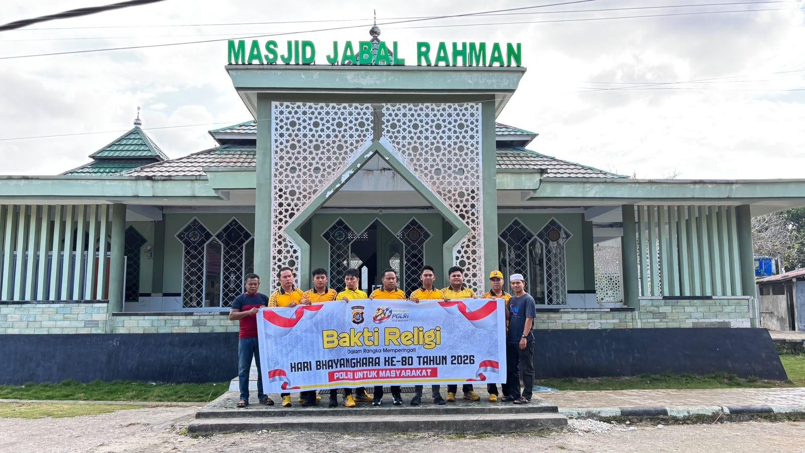 Polsek Wangi-Wangi Selatan Gelar Bakti Religi di Masjid Jabal Rahman Sambut HUT Bhayangkara ke-80