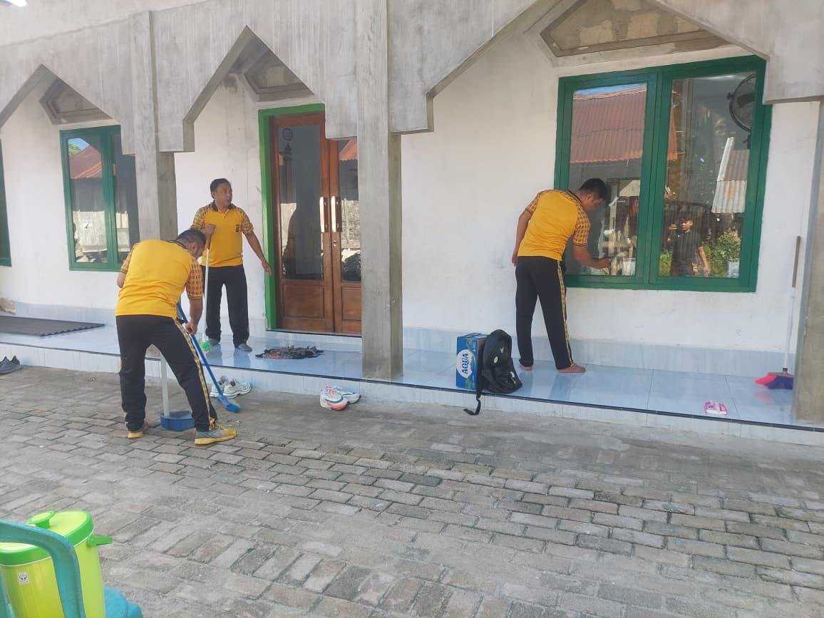 Sambut Hari Bhayangkara Ke-80, Polsek Wangi-Wangi Gelar Bakti Religi di Masjid Al-Ma'ruf