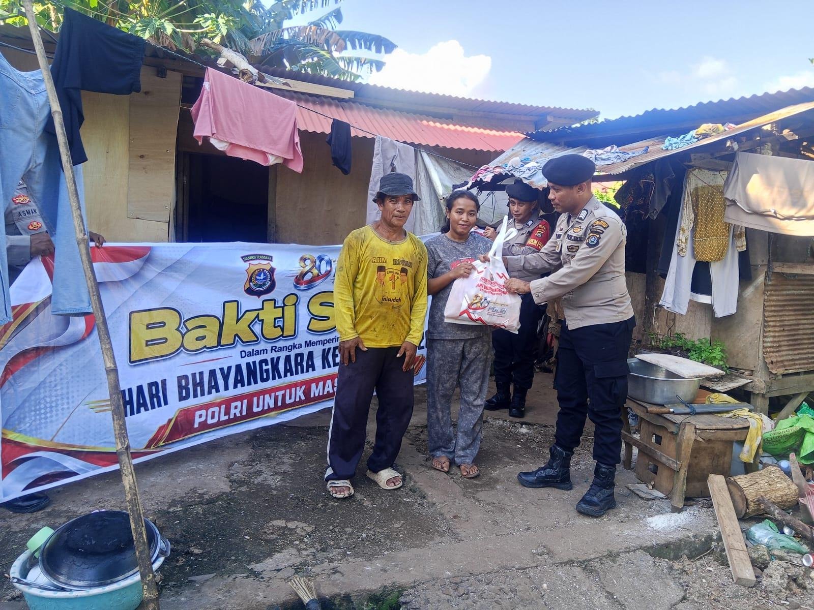 Polres Wakatobi Salurkan Paket Sembako dalam Rangka HUT Bhayangkara ke-80