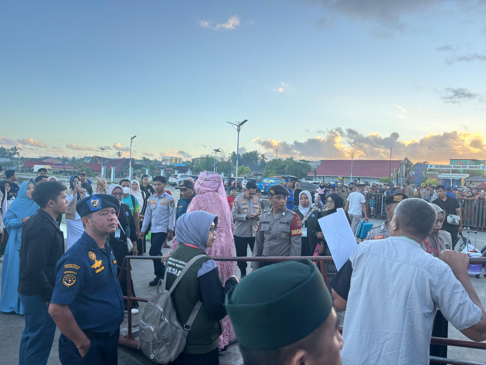 Polres Wakatobi Berikan Pelayanan Keamanan pada Penjemputan Jamaah Haji 2026 di Rujab Bupati dan Pelabuhan Wanci