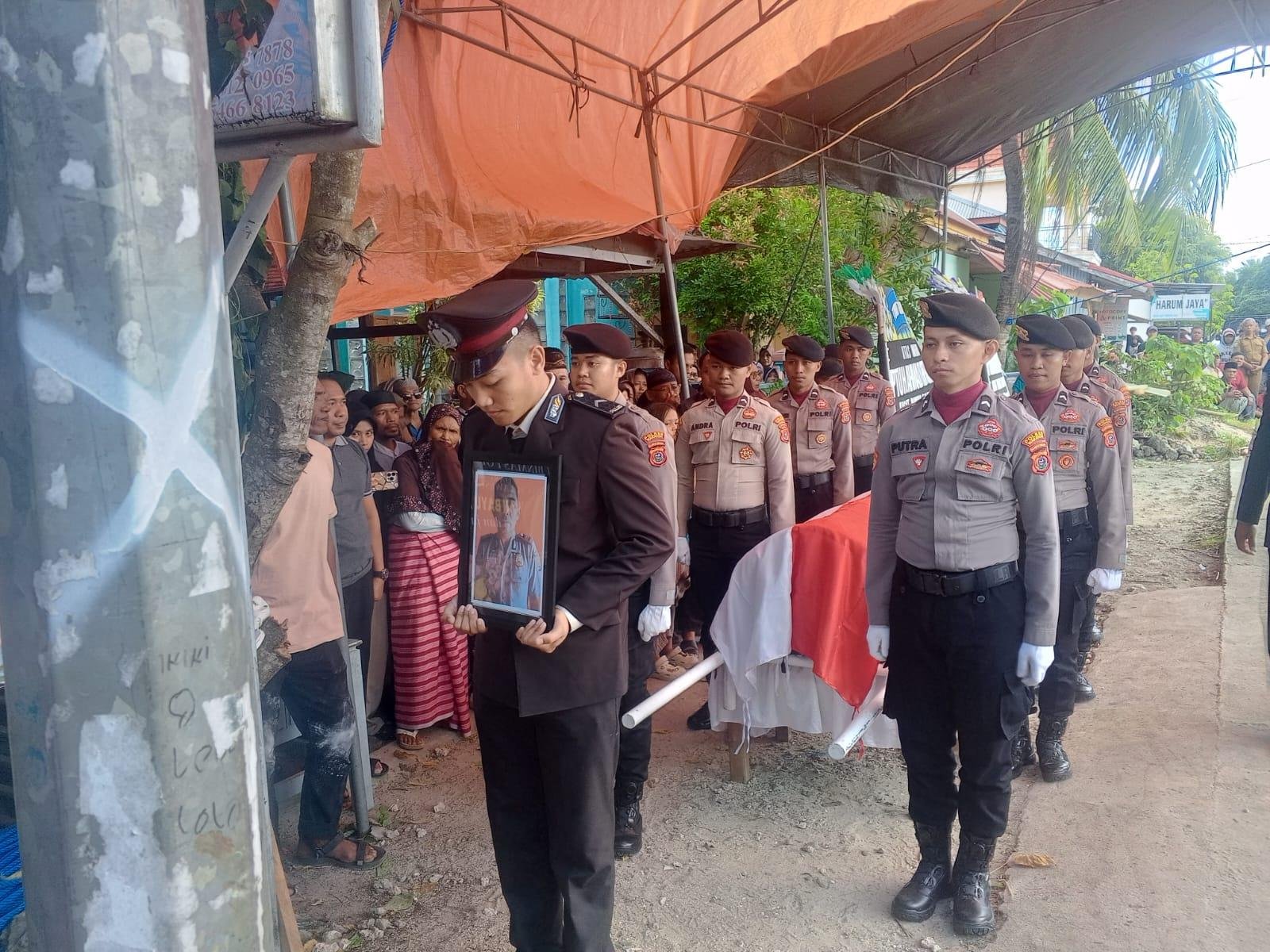 Polres Wakatobi Gelar Upacara Pemakaman Kedinasan untuk Almarhum IPTU H. Ahmad Rifai, S.I.Kom