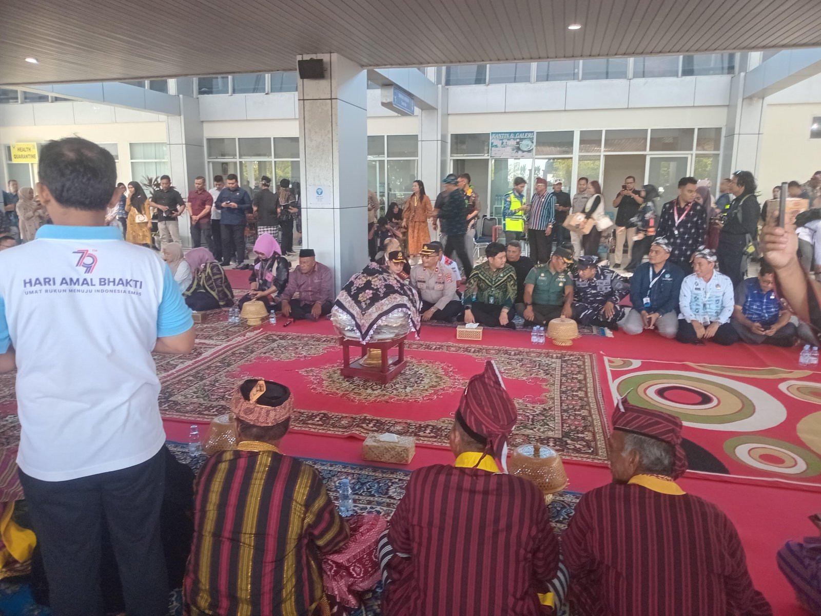 49 Personel Polres Wakatobi Amankan Kunjungan Wamendikdasmen RI dan Peresmian Rute Penerbangan Denpasar–Wakatobi