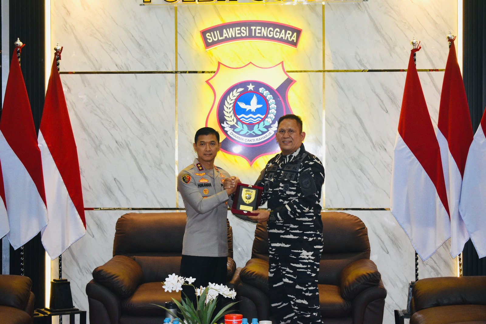 Kapolda Sultra Sambut Silaturahmi Perdana Danlanal Kendari, Perkuat Sinergitas TNI–Polri Jaga Keamanan Maritim
