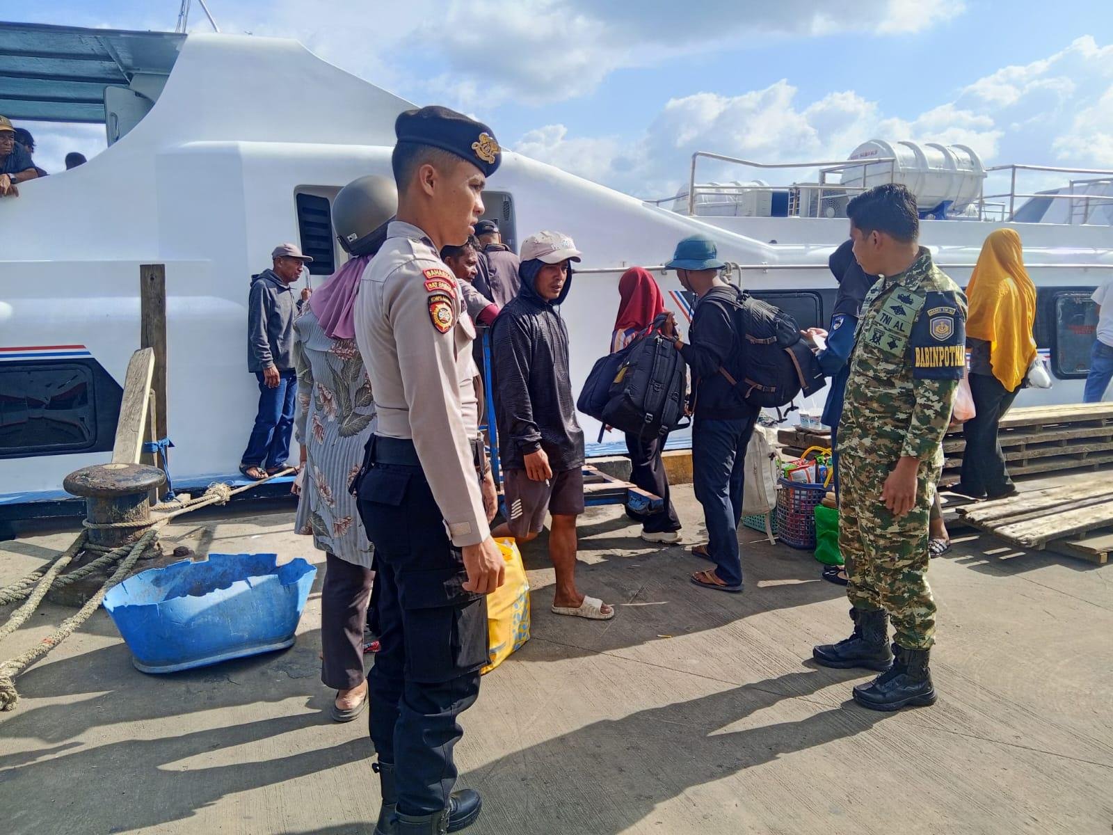 Polres Wakatobi Berikan Pelayanan Keamanan dan Pastikan Kelancaran Keberangkatan KM. Pacific Jetstar 1 dari Pelabuhan Wanci