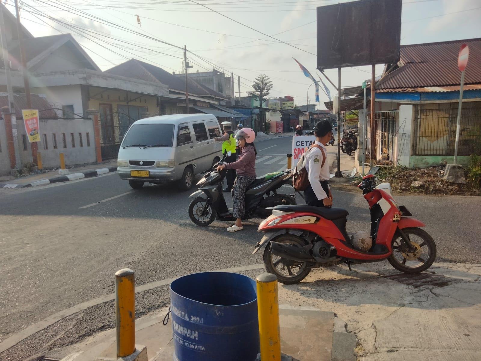 Gatur Rawan Pagi, Satlantas Polres Wakatobi Hadir di Titik Rawan Kecelakaan