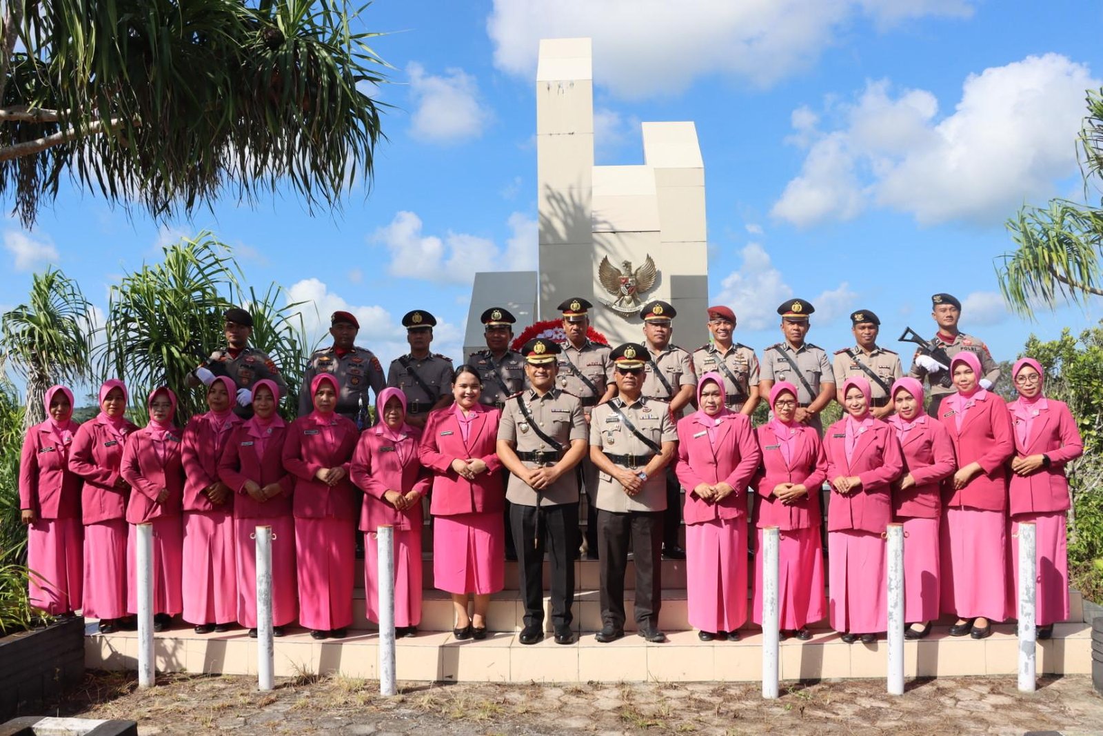 Kapolres Wakatobi Pimpin Upacara Ziarah di Taman Makam Pahlawan