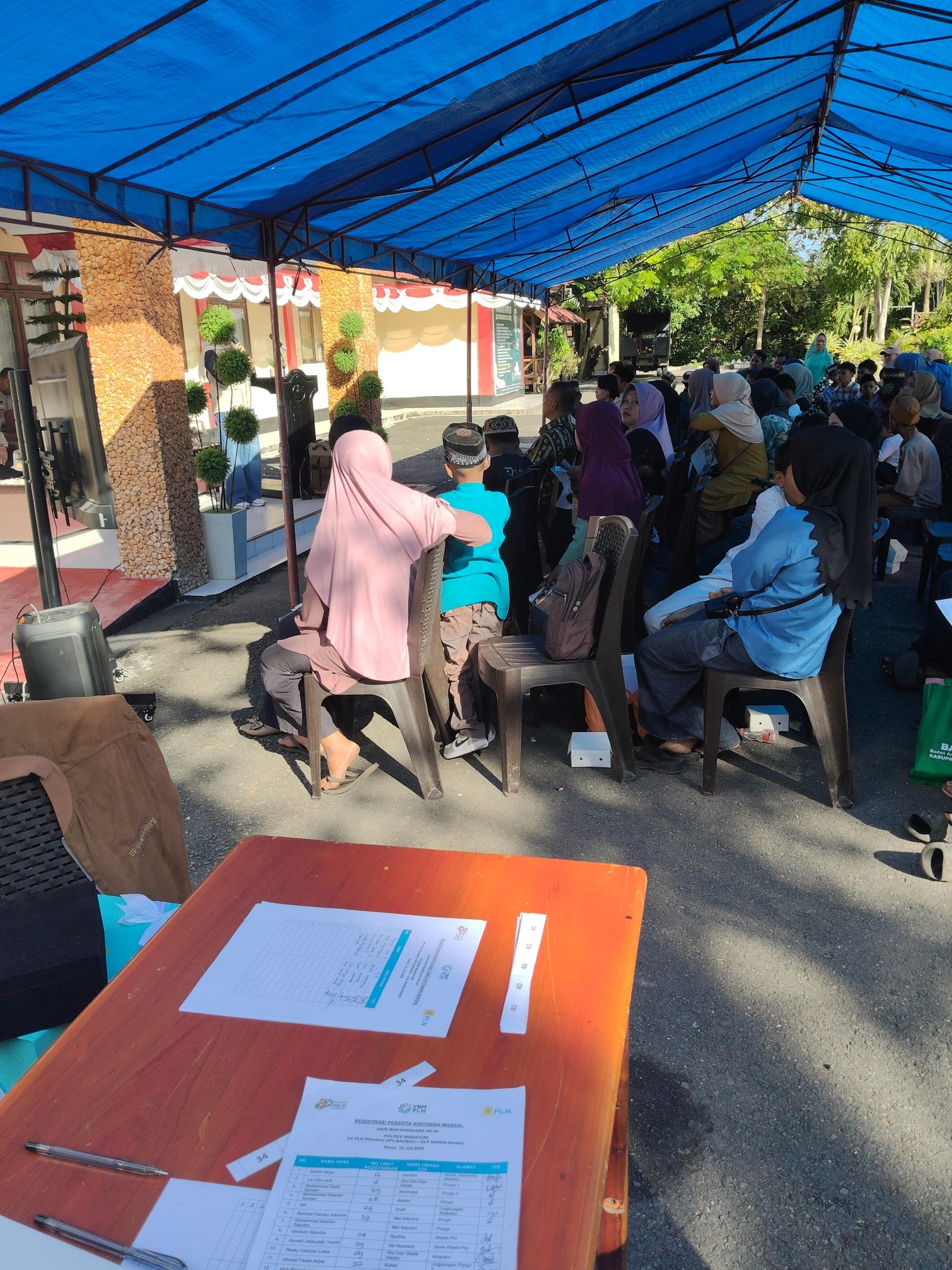 Peringati Bhayangkara ke-80, Polres Wakatobi dan PLN Beri Layanan Sunat Gratis