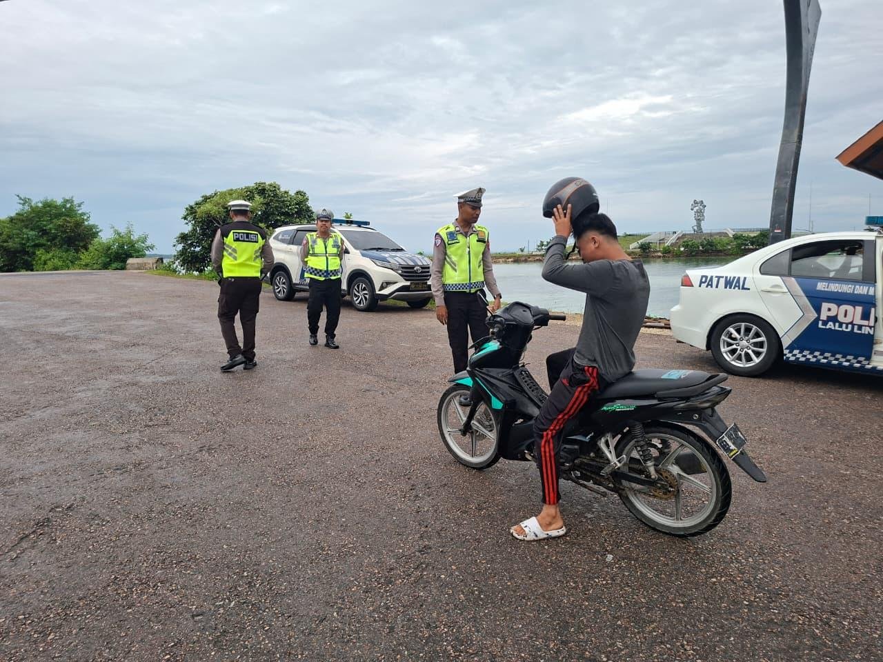 Patroli Subuh Sat Lantas Polres Wakatobi Ciptakan Kamseltibcarlantas dan Tekan Angka Kecelakaan