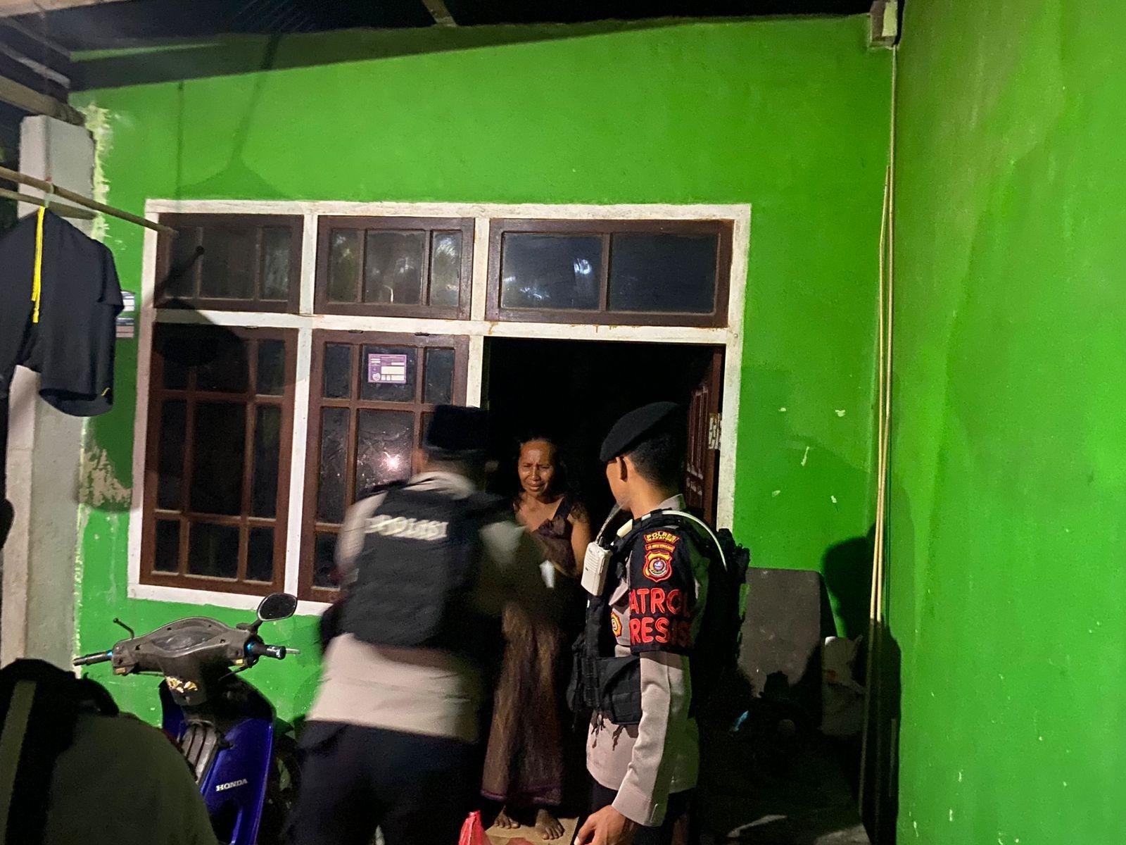 Ketuk Pintu Sahur, Cara Unik Polisi di Wakatobi Dekatkan Diri dengan Masyarakat