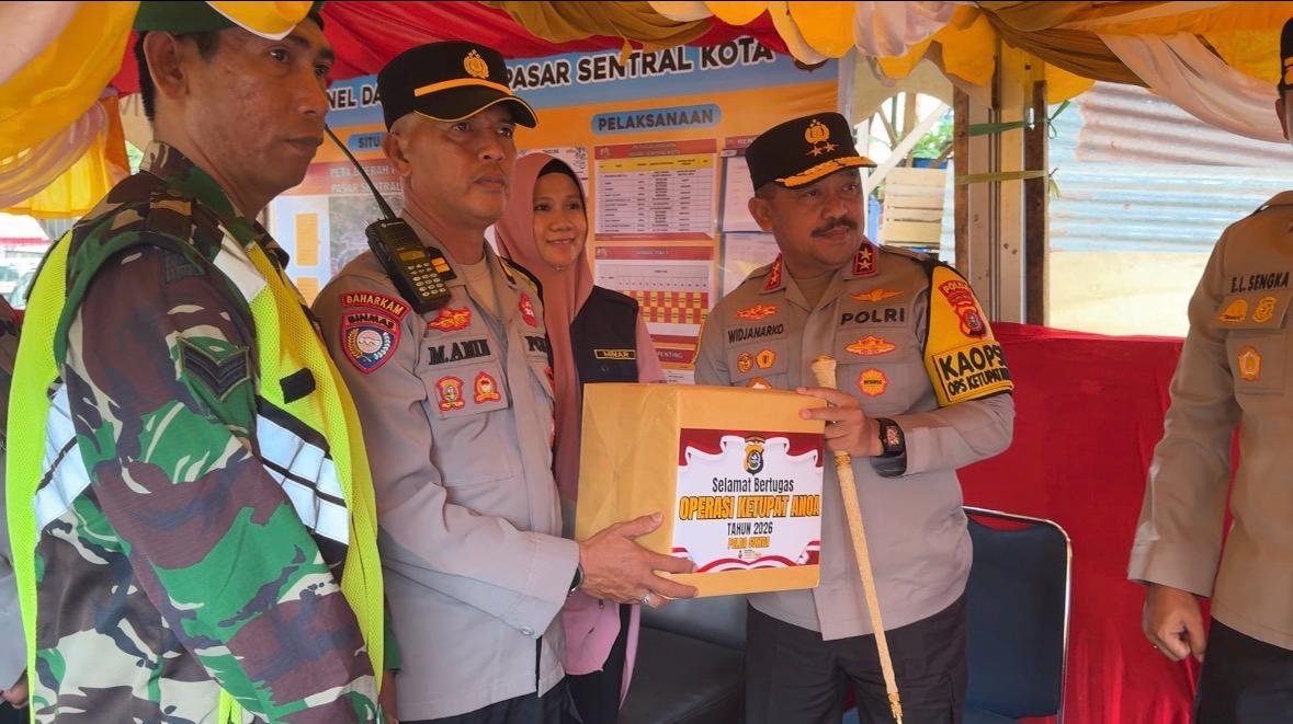 Kapolda Sultra Tinjau Pos Pengamanan dan Arus Mudik di Kendari