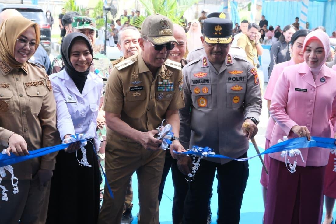 Kapolda dan Gubernur Sultra Resmikan SPPG Polri di Polresta Kendari