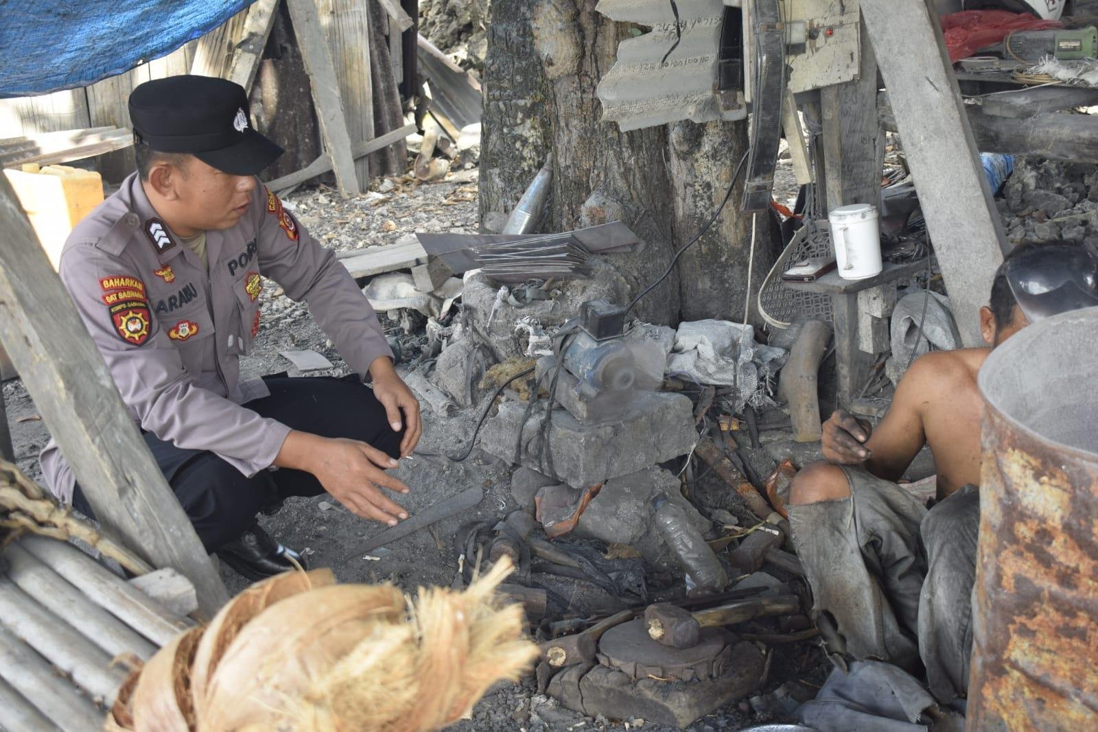 Bhabinkamtibmas Togo Binongko Intensifkan Giat Sambang, Perkuat Kamtibmas di Kelurahan Sowa