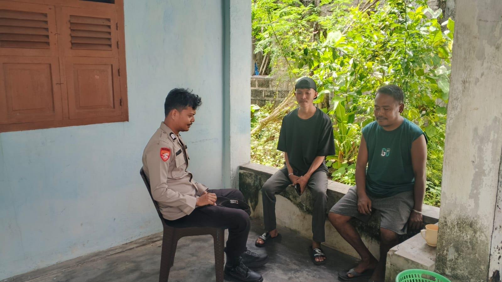 Bhabinkamtibmas Binongko Intensifkan Giat Sambang, Ajak Warga Jaga Kamtibmas